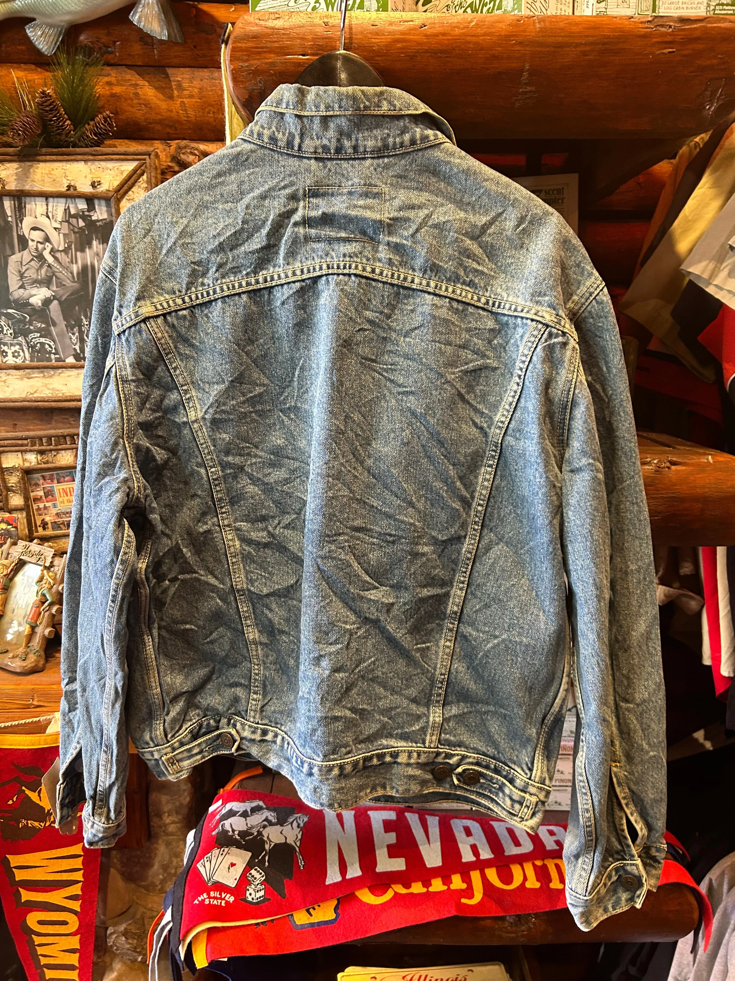 6. Vintage Levis Mid Dark, Large