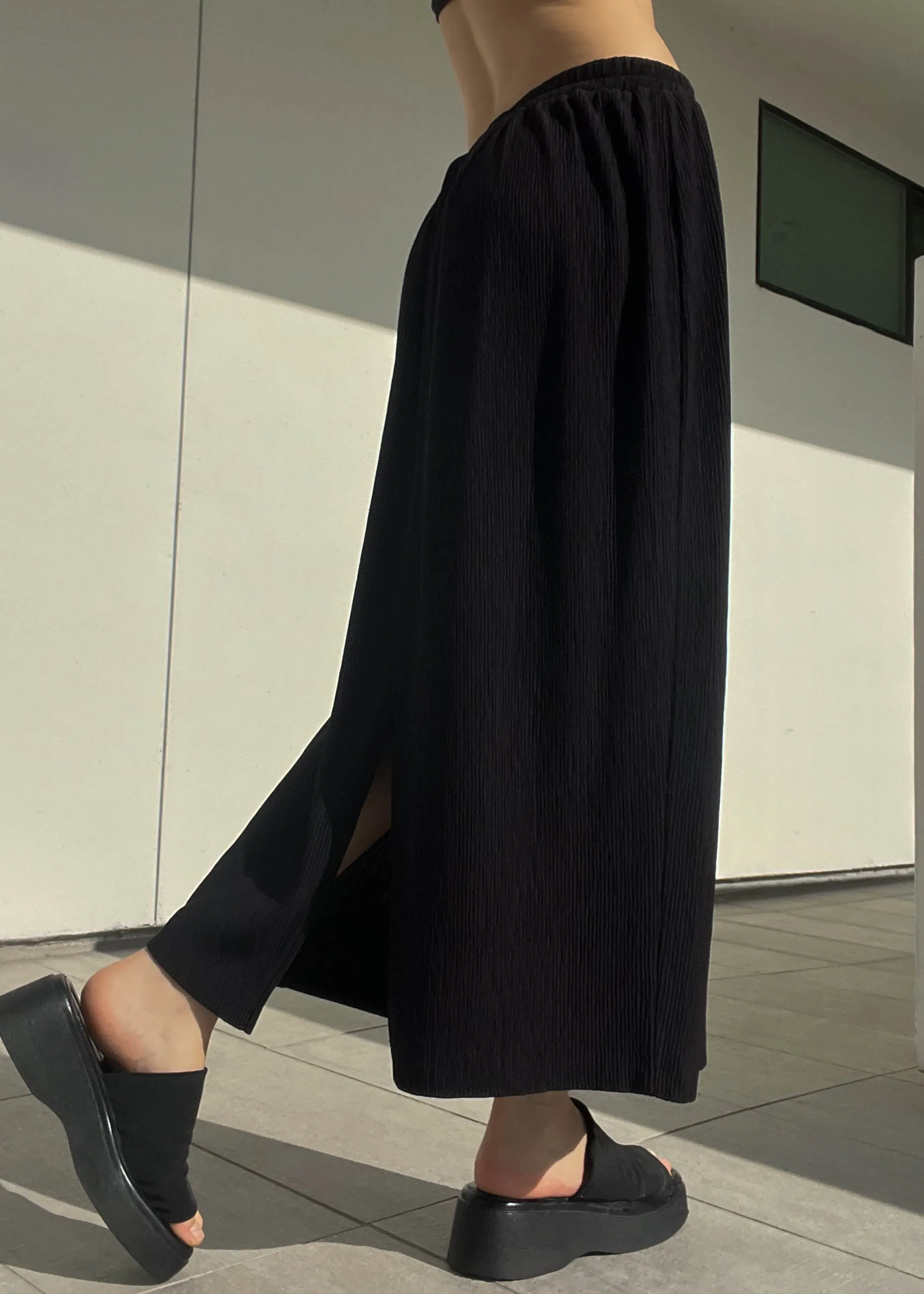 80’s Black Maxi Skirt (M)