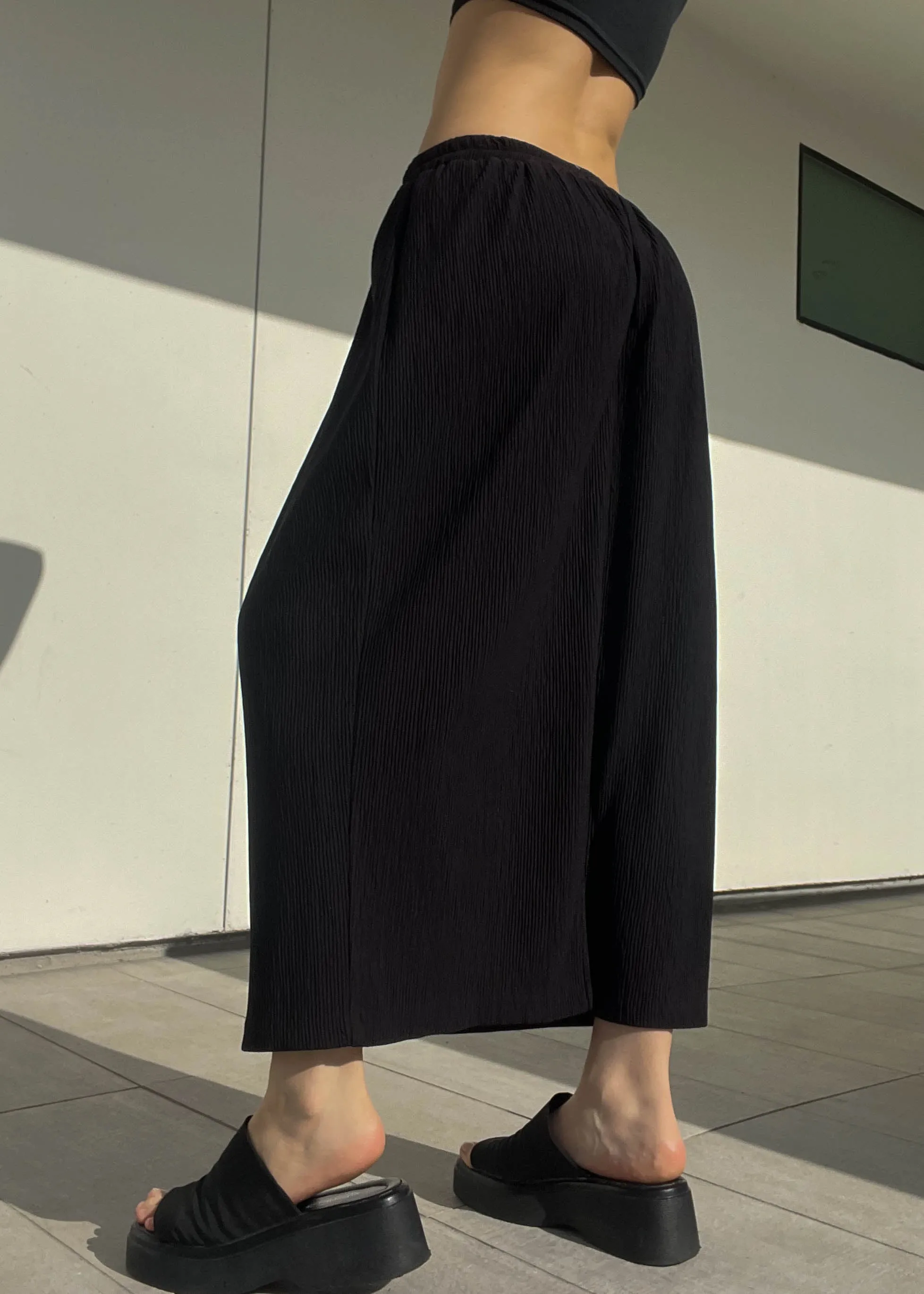 80’s Black Maxi Skirt (M)