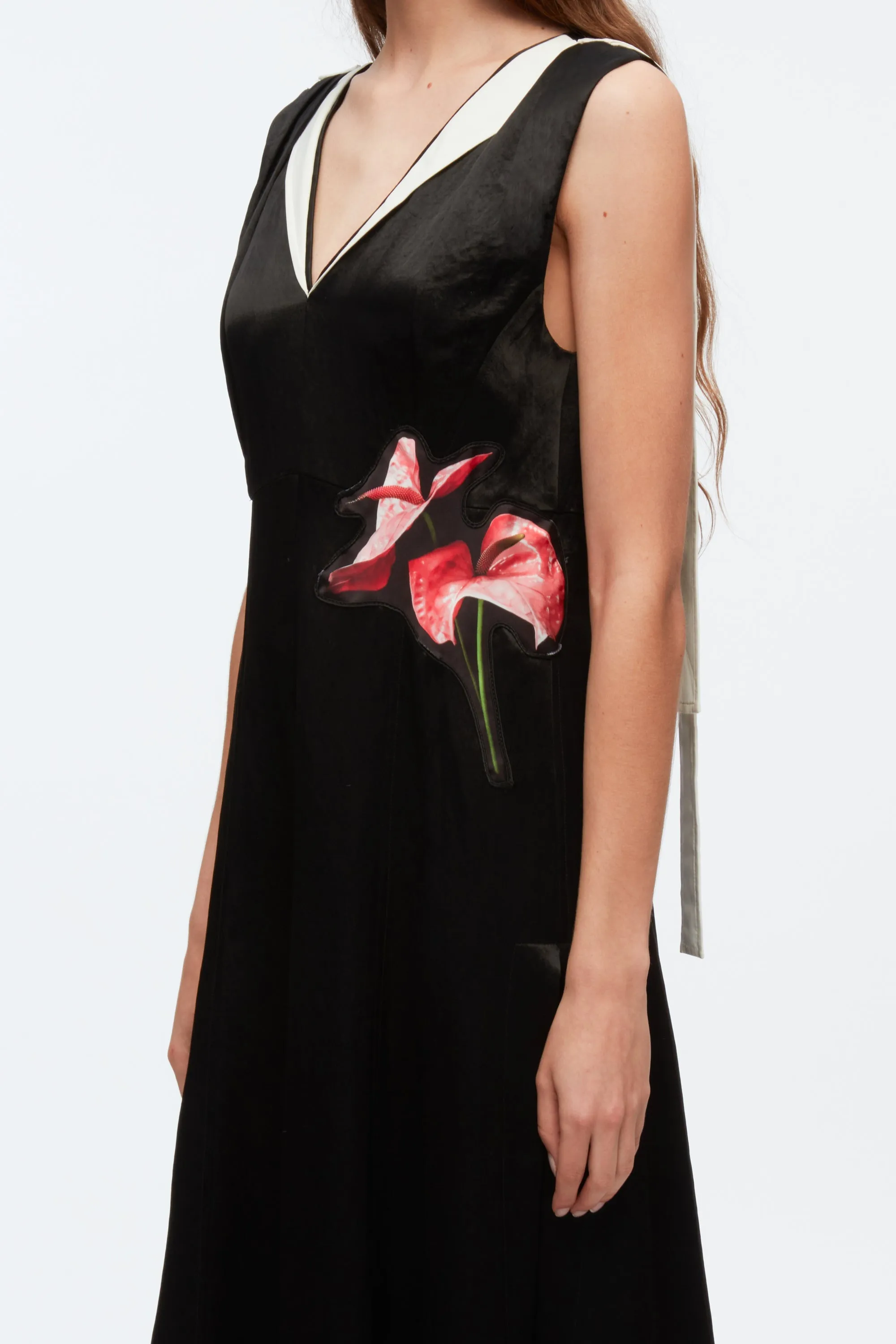 Floral Bouquet Appliqué Sleeveless Gown With Combo