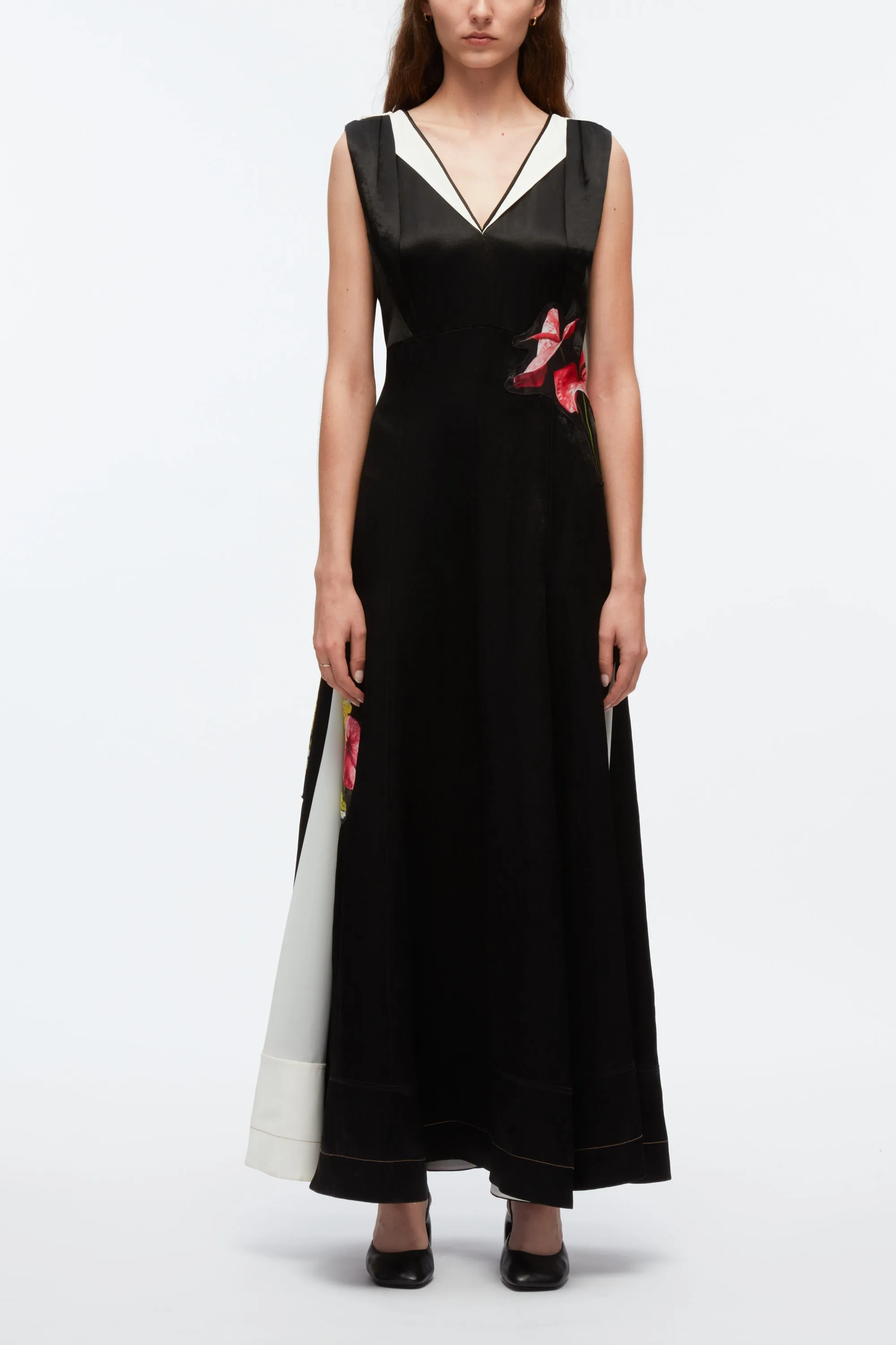 Floral Bouquet Appliqué Sleeveless Gown With Combo