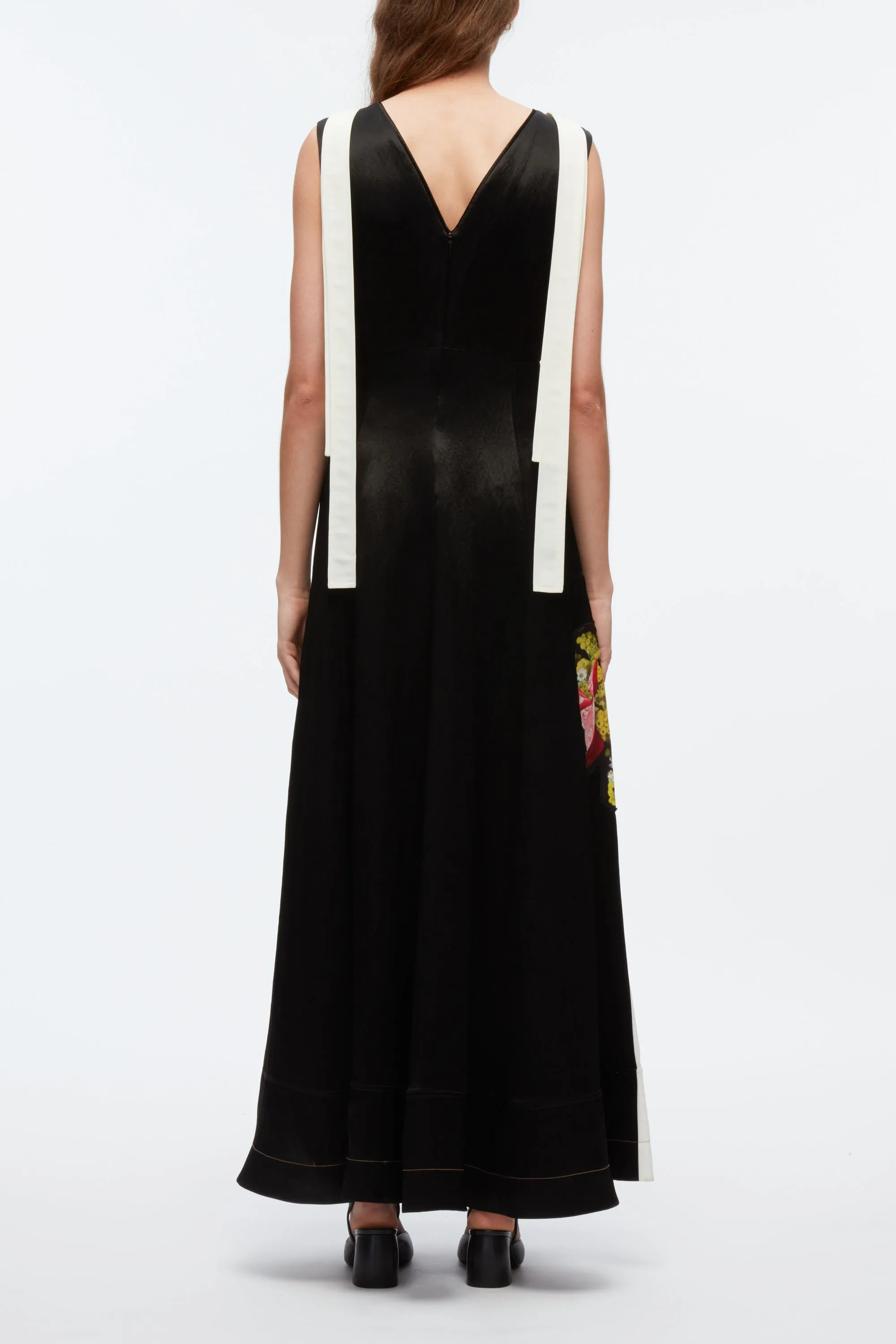 Floral Bouquet Appliqué Sleeveless Gown With Combo