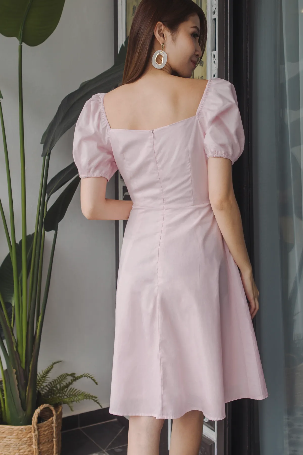 Lianie Twist Front Dress (Carnation)