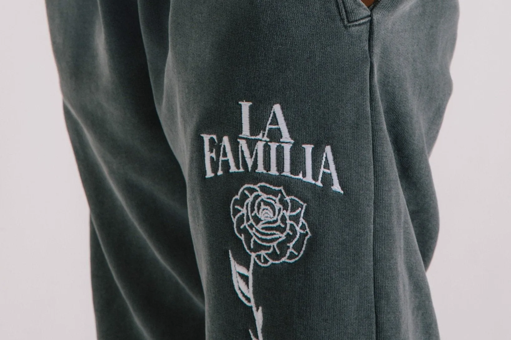 LONG ROSE EMBROIDERED HEAVYWEIGHT SWEATPANT