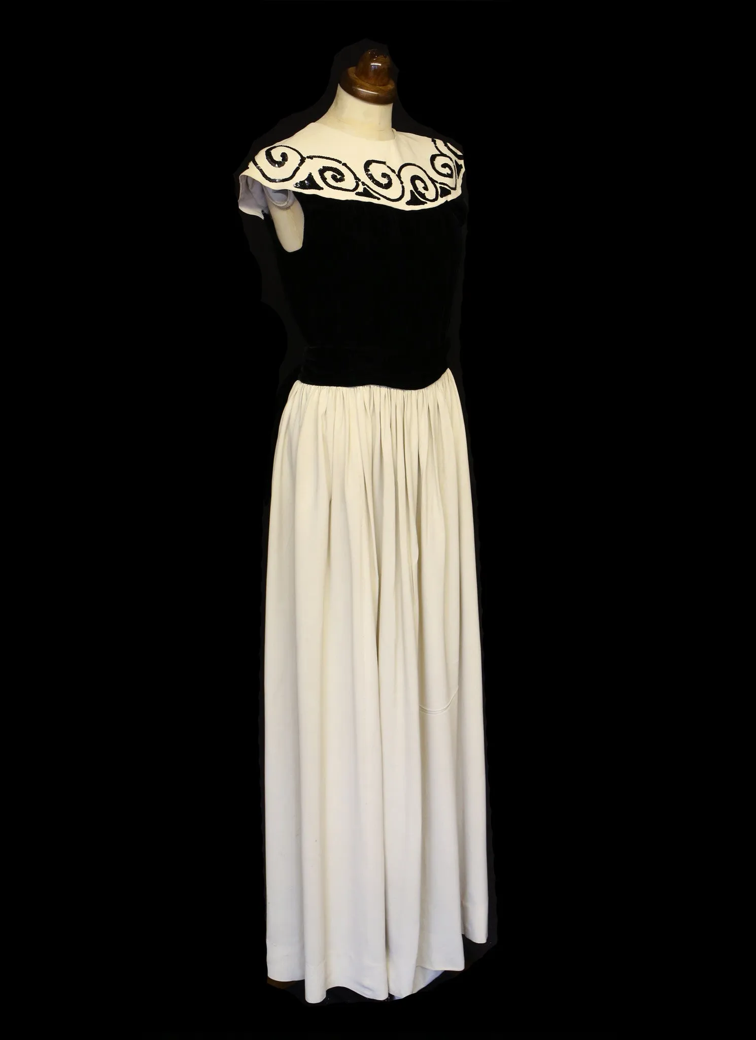 RESERVED Vintage 1940s Monochrome Velvet Crepe Dress