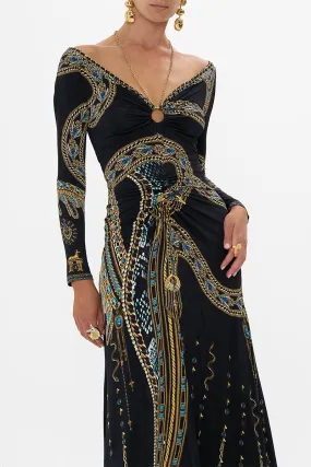 RUCHED JERSEY DRESS W/ CHAIN