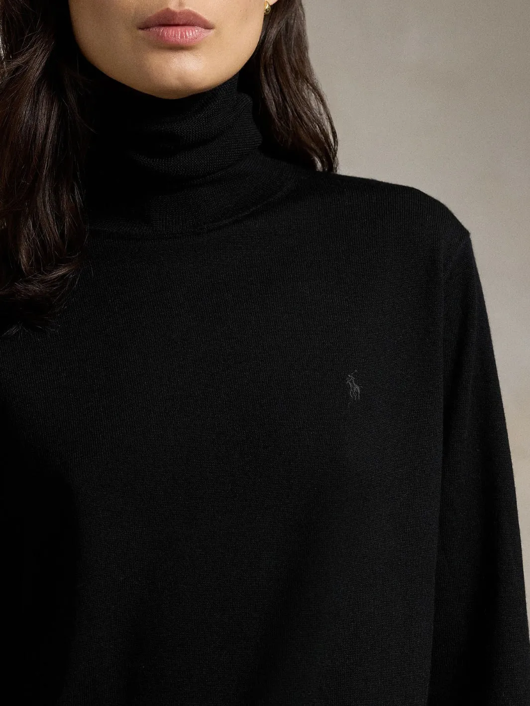 WOOL TURTLENECK SWEATER Sort