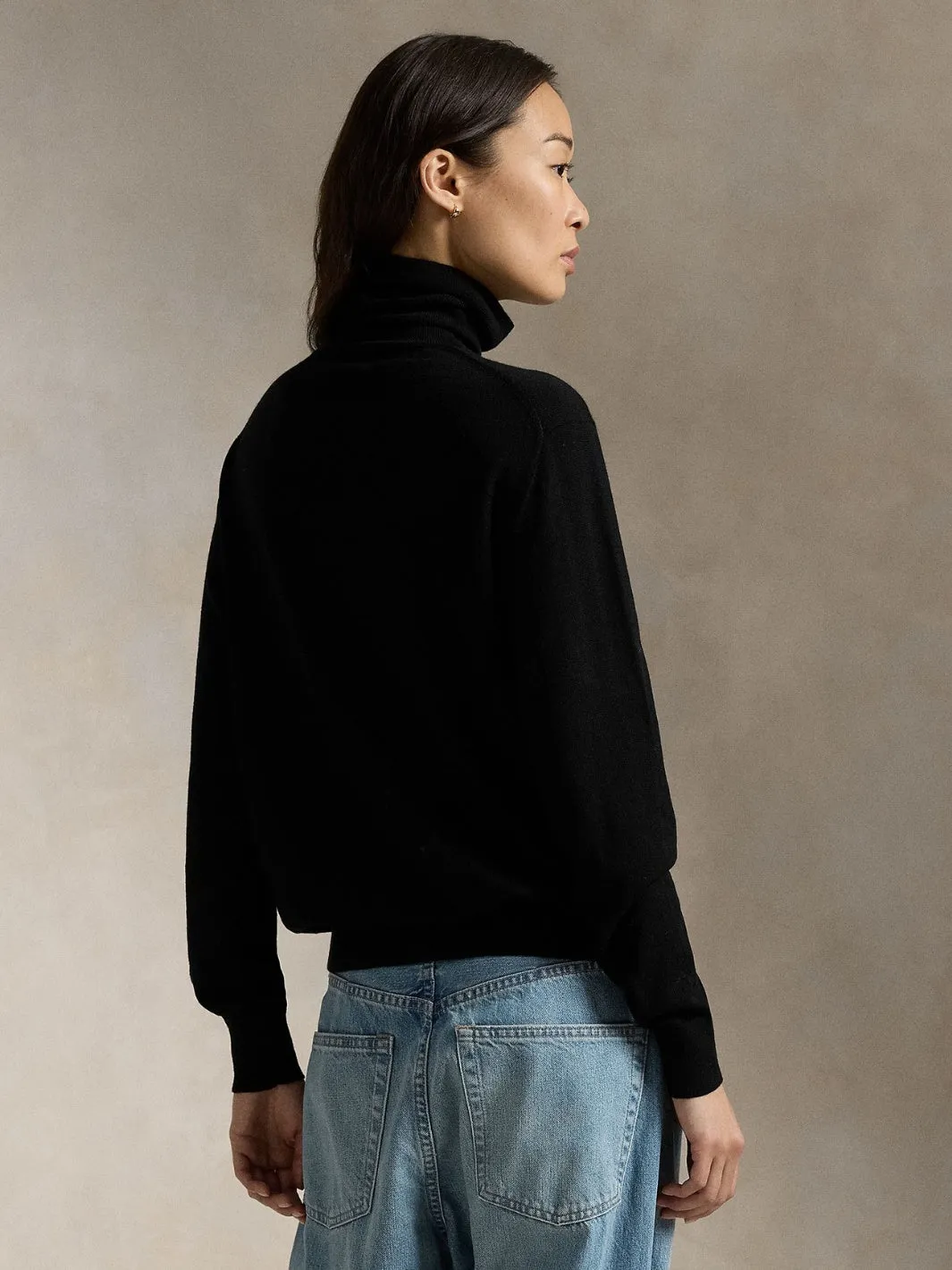 WOOL TURTLENECK SWEATER Sort